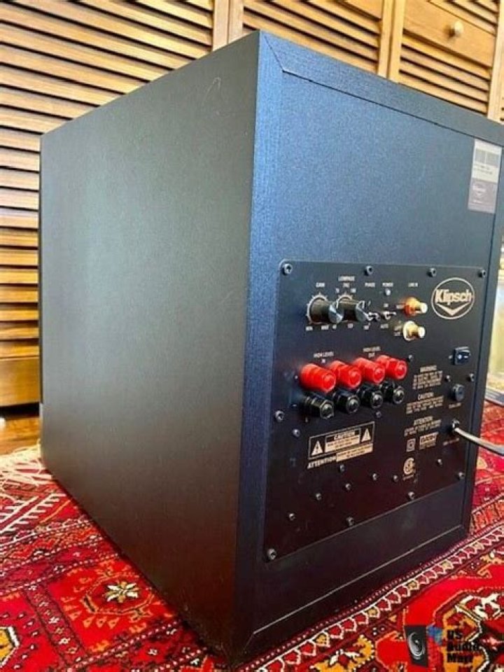 How does the Klipsch RPW 10 subwoofer sound?