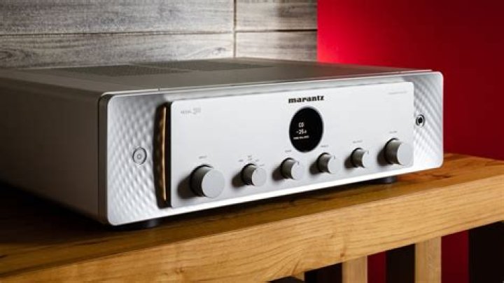 How does the Marantz Model 30 power amplifier work?