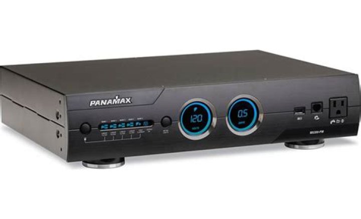 How does the Panamax m5300-pm power line conditioner work?