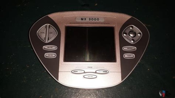 How does the universal remote complete control MX-3000 work?