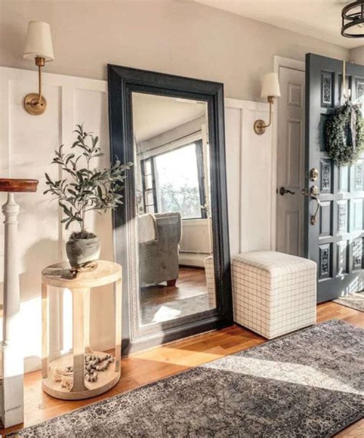 How high should an entryway mirror be?