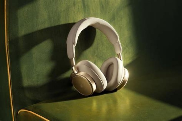 How long do Bang and Olufsen headphones last?