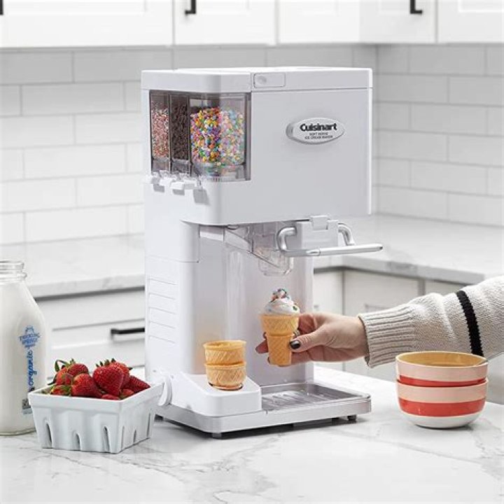 How long do you mix ice cream in an ice cream maker?