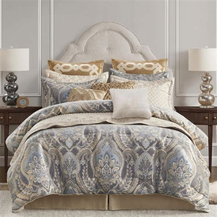 How long does it take for Croscill King comforter sets to ship?