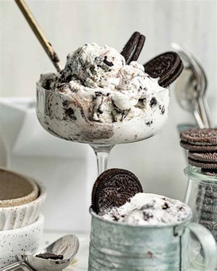 How many calories is cookies and cream ice cream?