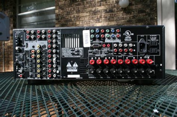 How many inputs does the Denon avr-2307ci have?