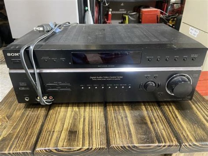 How many watts does Sony str-de697 home theater receiver?