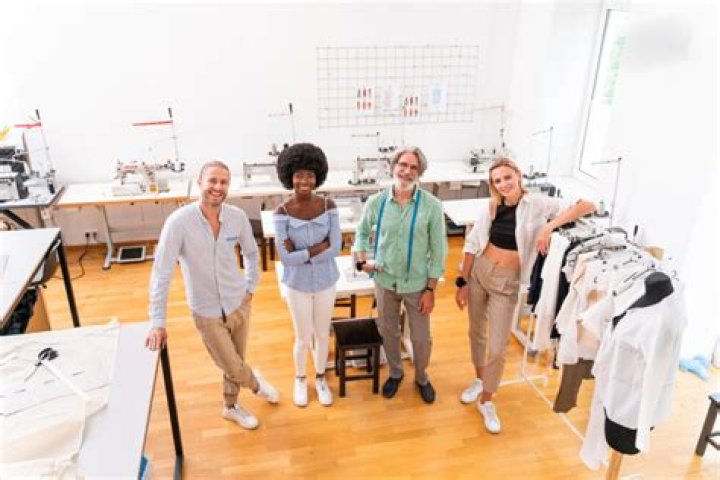 How much do fashion designer assistants get paid?