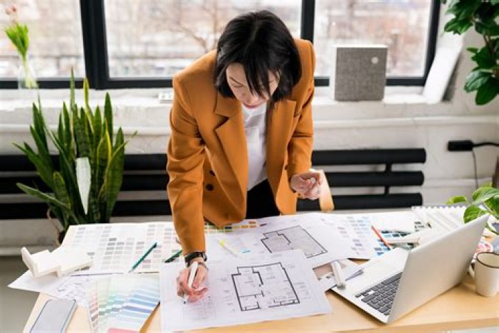 How much do interior designer business owners make?