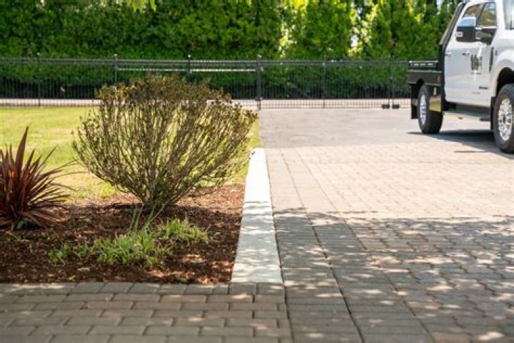 How much does it cost to install concrete curbing?