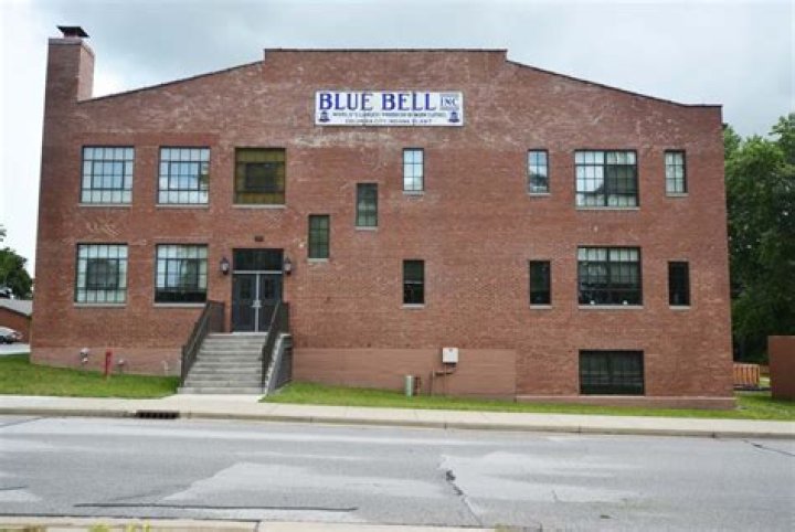 How much does it cost to tour the Blue Bell factory?