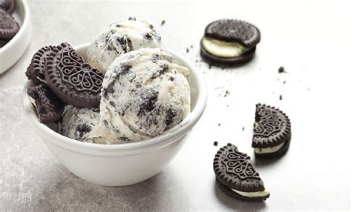 How much fat is in cookies and cream ice cream?