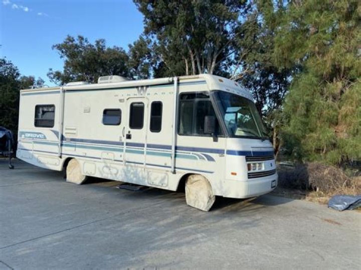 How much is a 1994 Winnebago Brave worth?