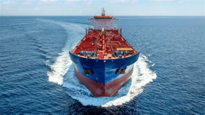 How much oil do you put in 2 gallons?