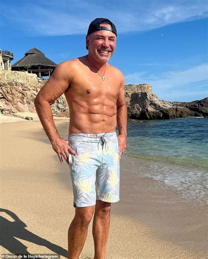 How old was De La Hoya when he retired?