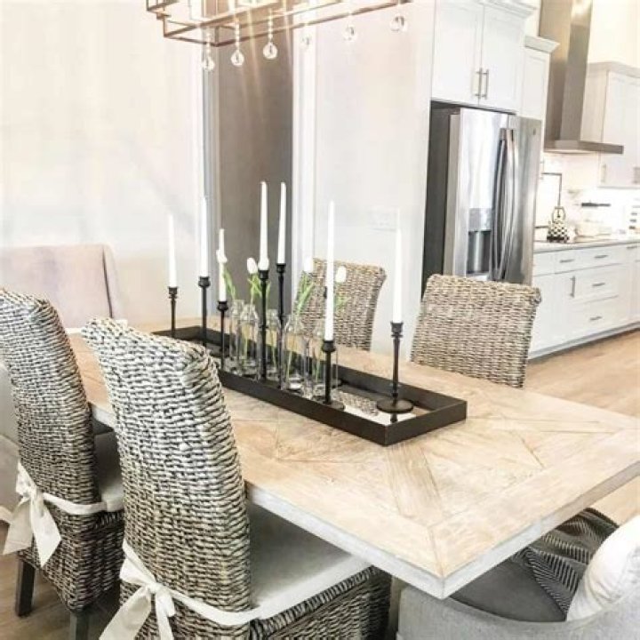 How tall should a dining room table centerpiece be?
