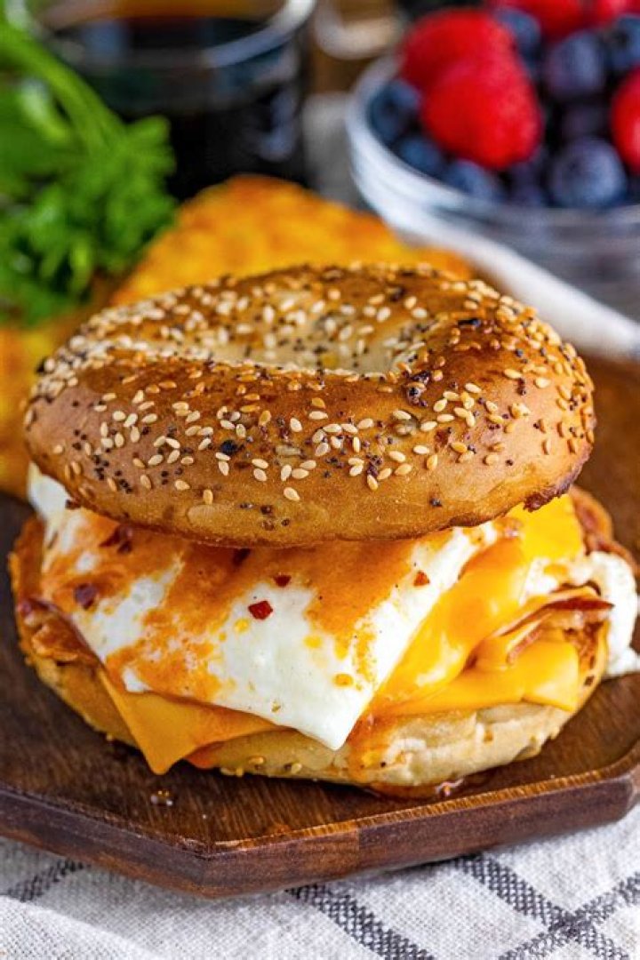 Is a bagel with cream cheese a healthy breakfast?