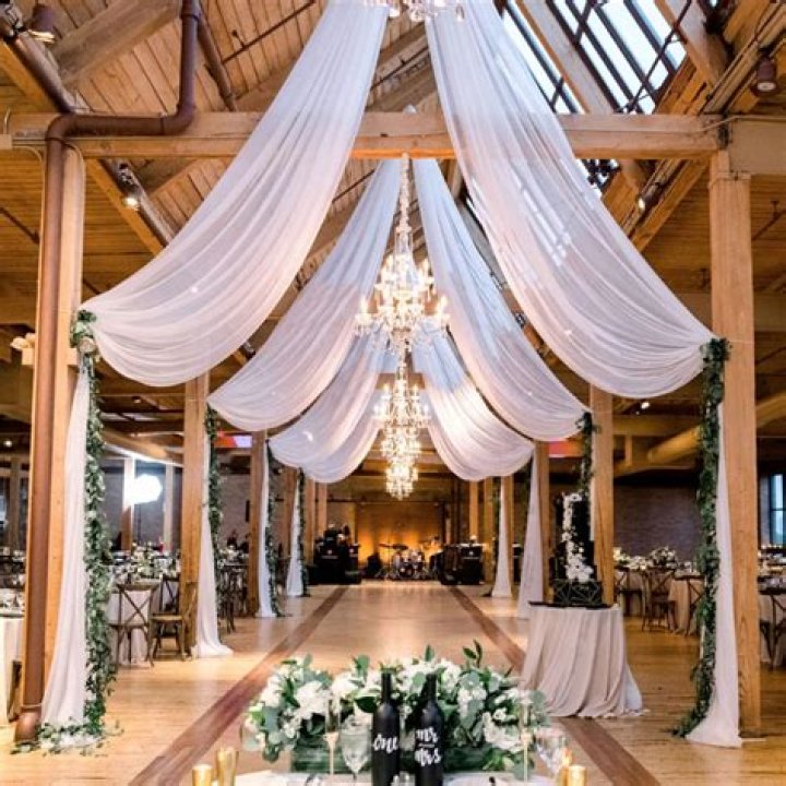 Is a drape a curtain?