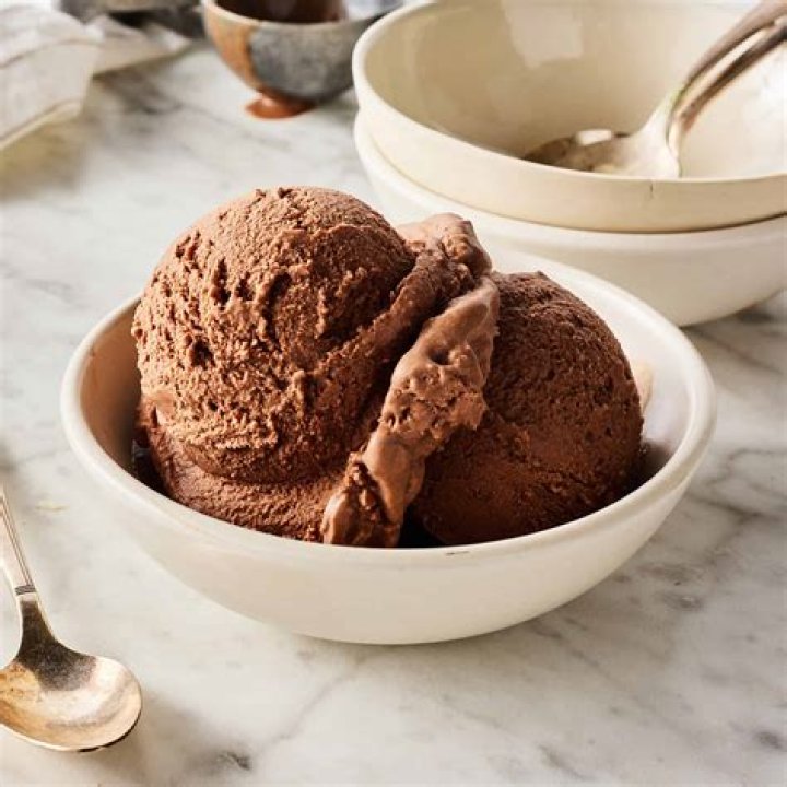 Is it ice cream or frozen dessert in Amul AD?