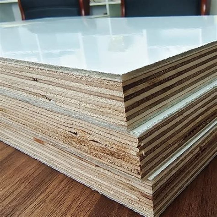 Is plexiglass heavier than plywood?