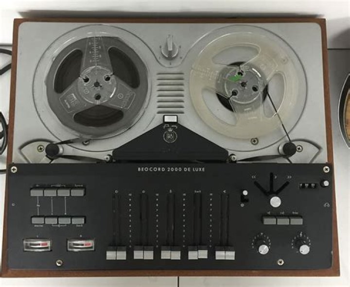 Is the Beocord 2000 De Luxe K reel to reel?