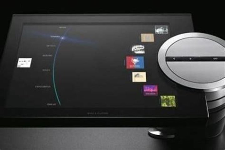 Is the BeoSound 5 digital music controller touch screen?
