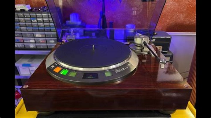 Is the Denon 57m a 2 speed turntable?