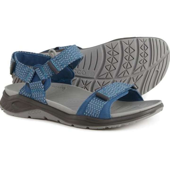Is the Ecco X Trinsic sandal fully adjustable?