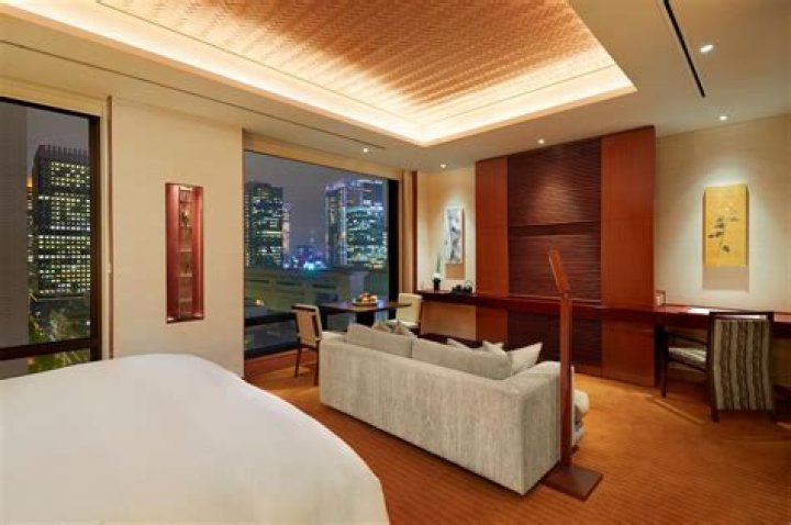 Is the Peninsula Tokyo a 5 star hotel?