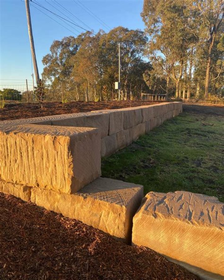 Is uphill neighbor responsible for retaining wall NSW?