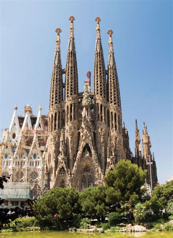 Was Antoni Gaudi a painter or an architect?