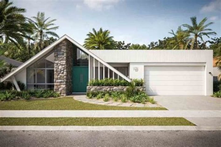 What are single level houses called?