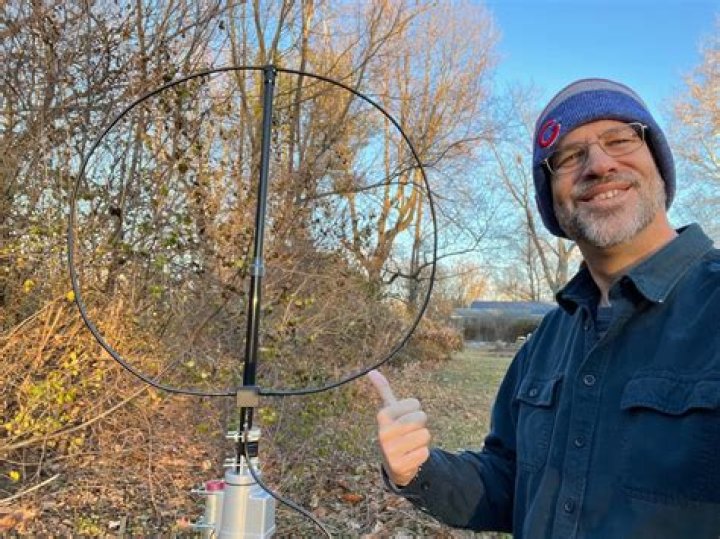 What are the disadvantages of loop antenna?