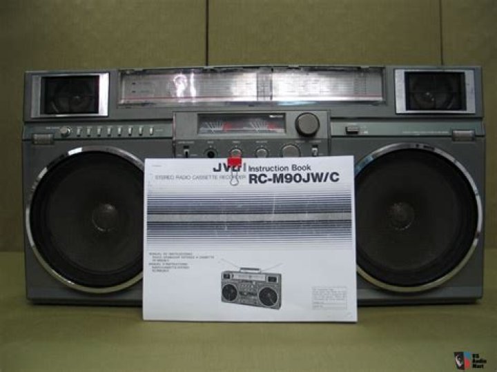 What are the names of the JVC stereo receivers?