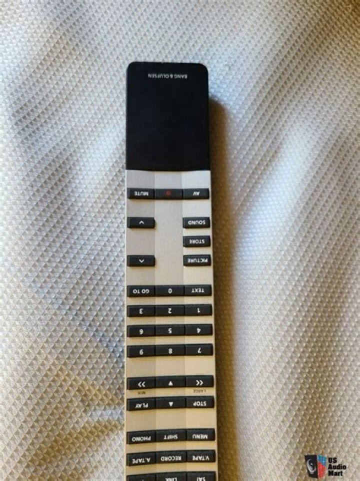 What can a beolink remote control be used for?