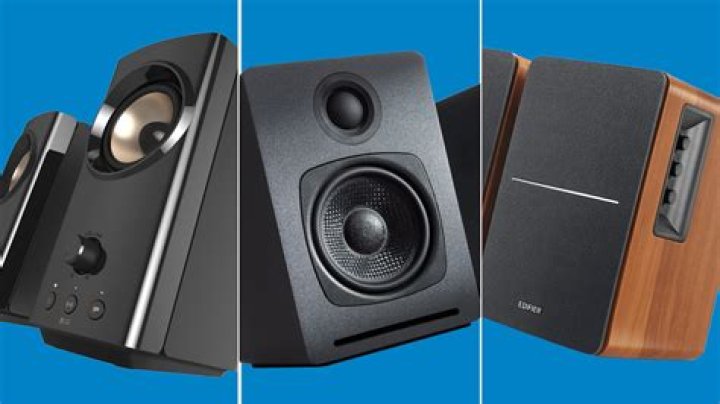 What causes computer speakers to hum?