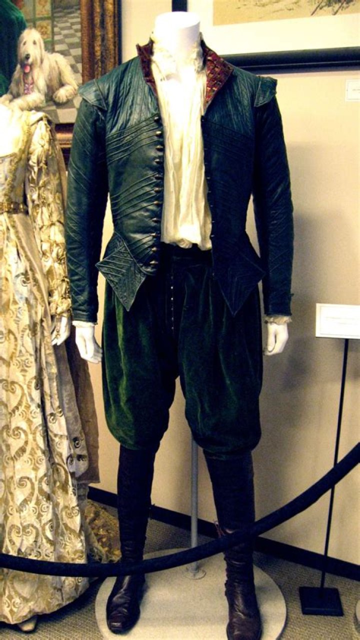 What clothing did William Shakespeare wear?