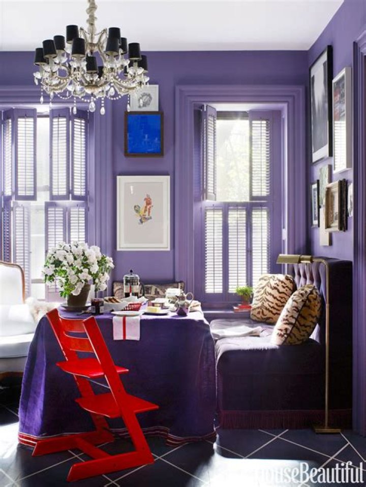 What color decor goes with lavender walls?