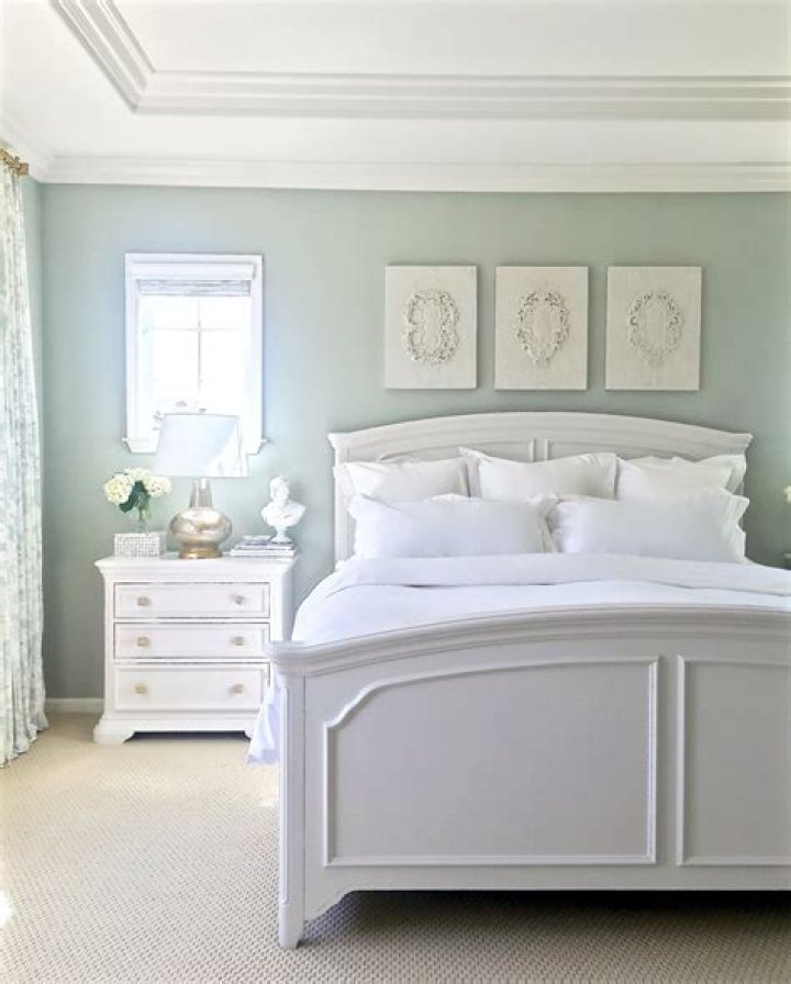 What color should not be used in a bedroom?
