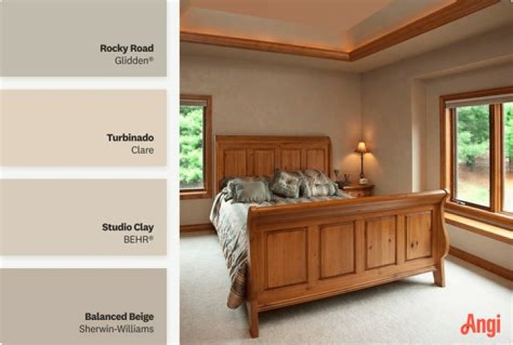What Colour scheme goes with pine bedroom furniture?