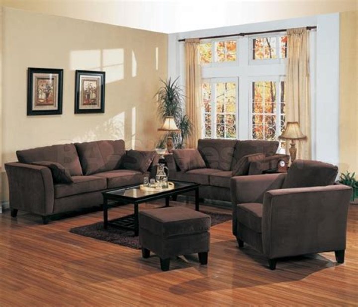 What Colours go with dark brown furniture?