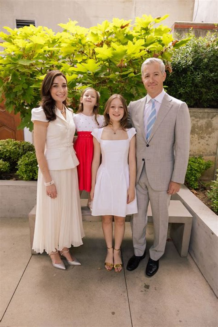 What do Girl guests wear to a bat mitzvah?