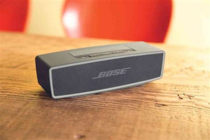 What does red mean on Bose SoundLink Mini?