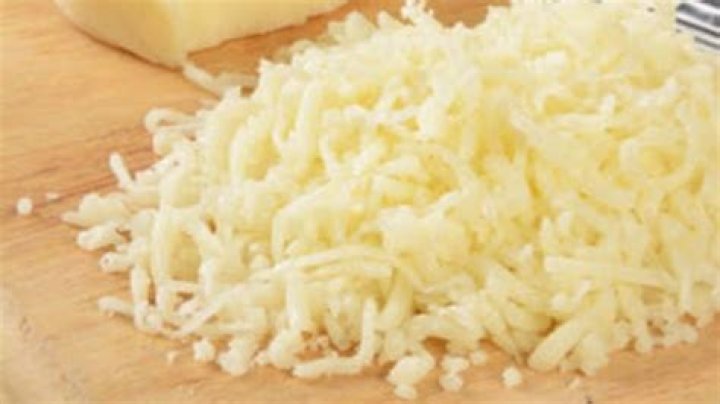 What does spoiled mozzarella cheese look like?