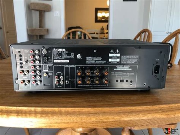 What does the Yamaha r-s700 stereo receiver look like?