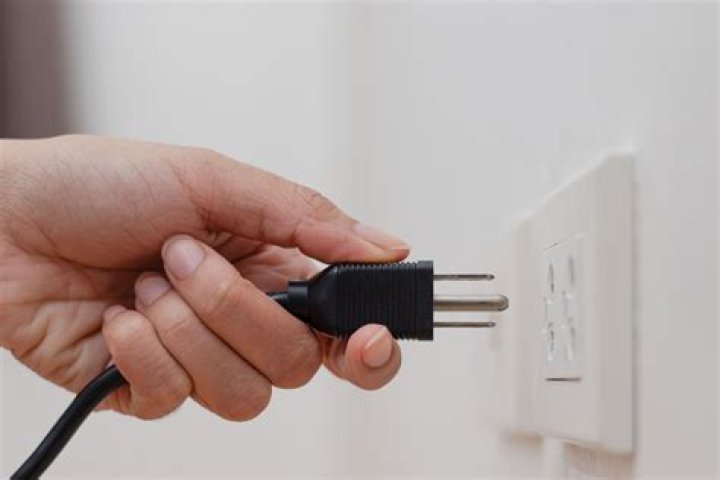What happens if you plug in a speaker port?