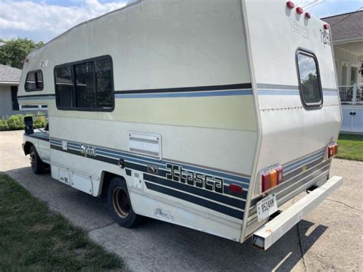 What is a 1990 Winnebago worth?