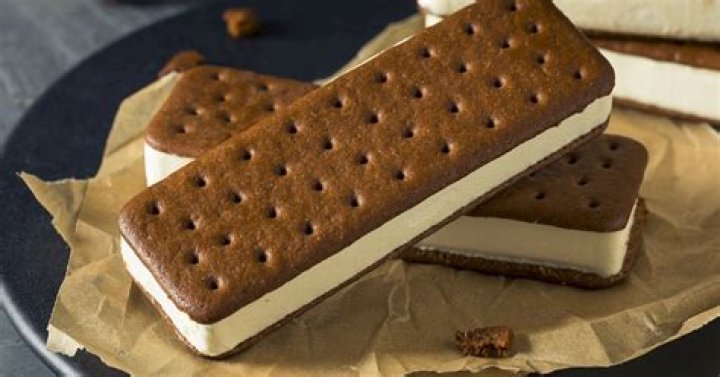 What is in an ice cream sandwich?