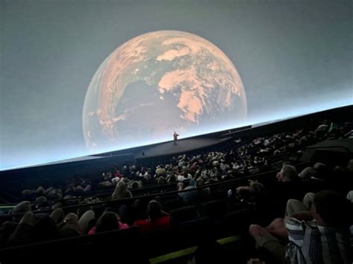 What is the second largest planetarium in the world?