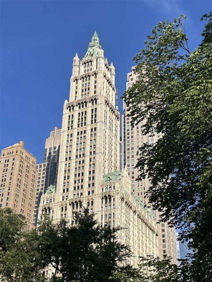 What is the Woolworth Building known for?